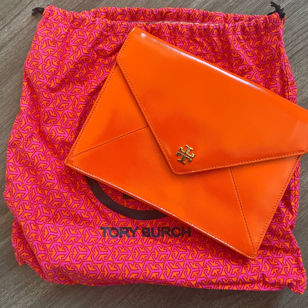 Tory Burch Envelope Clutch. Orange. Excellent condition